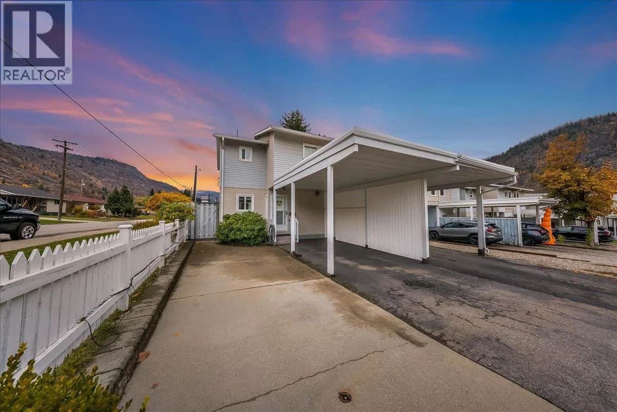 3398 Laurel Crescent