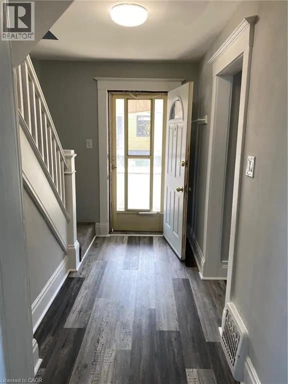 246 MADISON Avenue S — photo 2 of 20