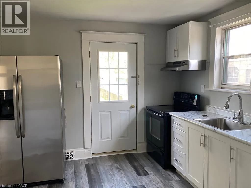 246 MADISON Avenue S — photo 4 of 20