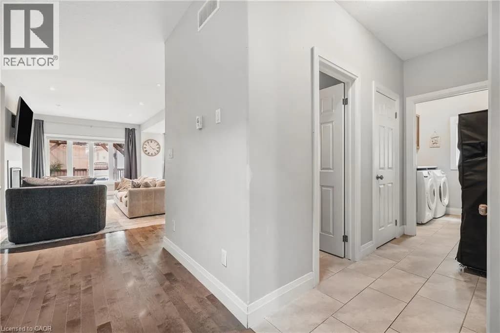 346 MOORLANDS Crescent — photo 3 of 44