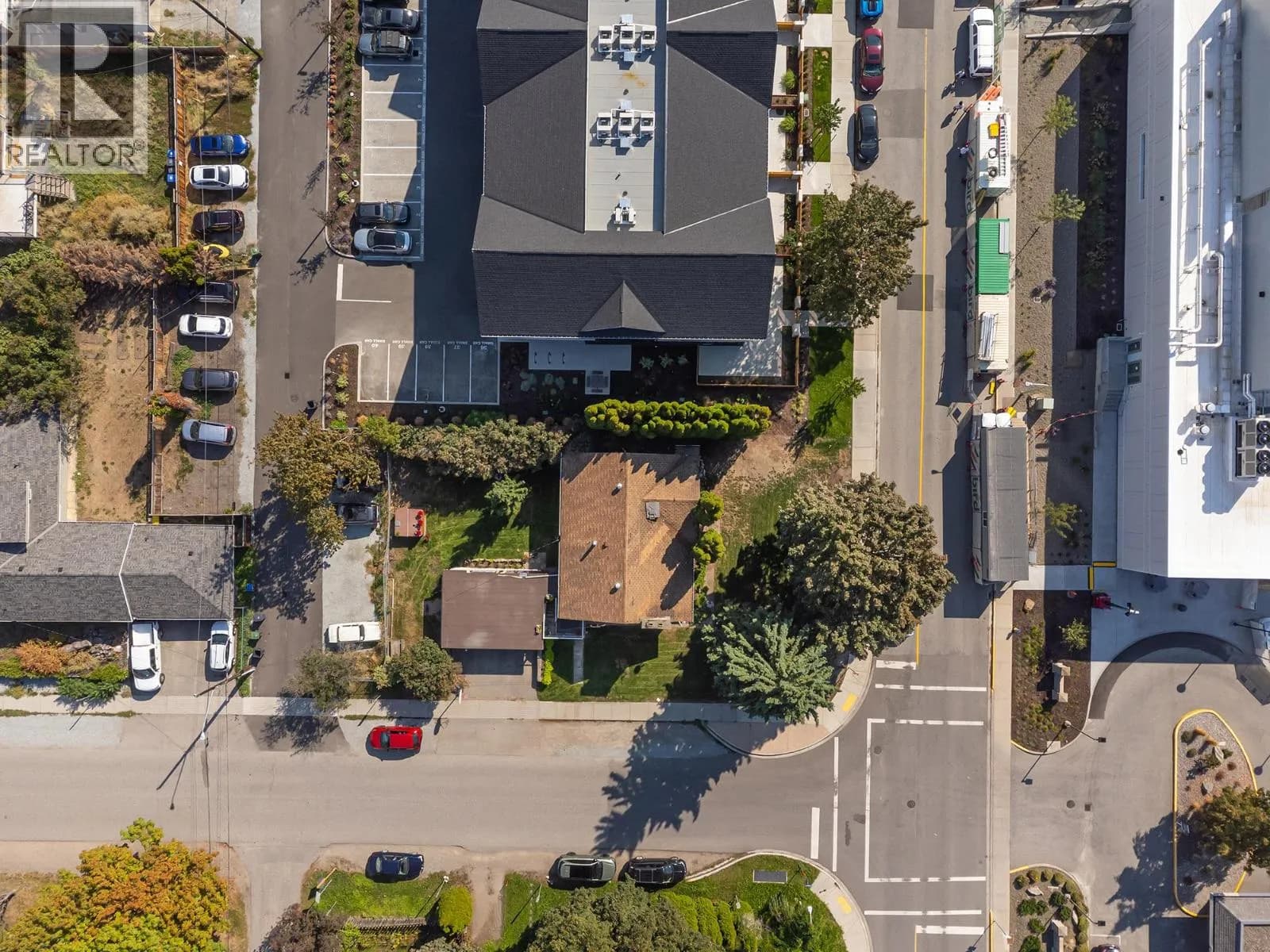 408 Royal Avenue — photo 5 of 8