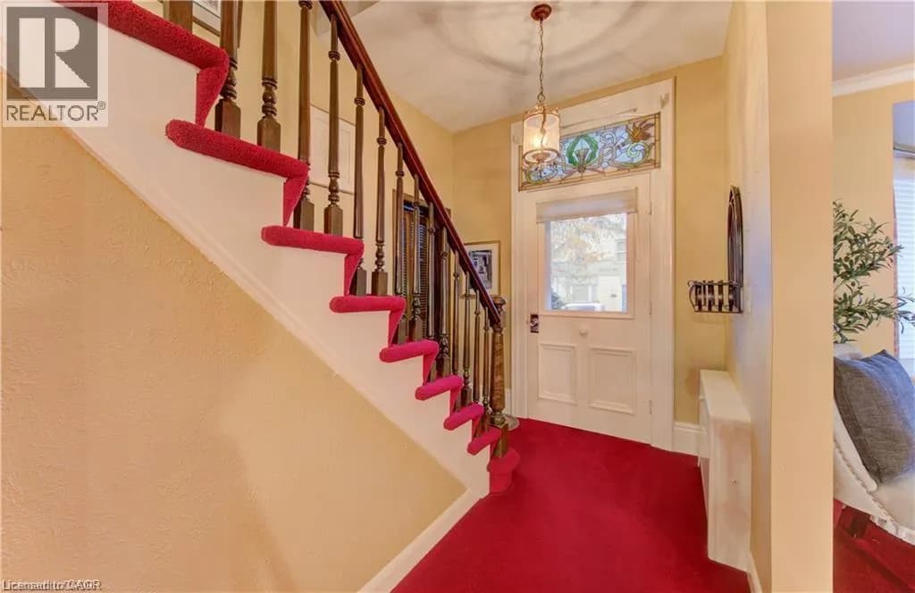 48 DUPONT Street — photo 5 of 49