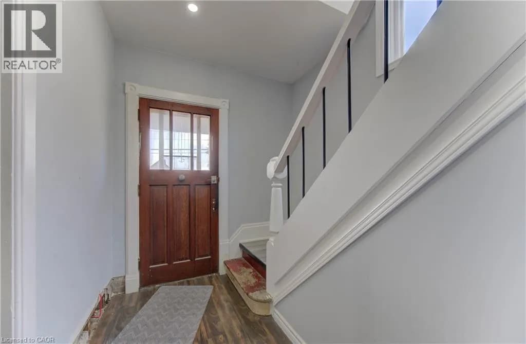 138 COURTLAND Avenue E — photo 2 of 26
