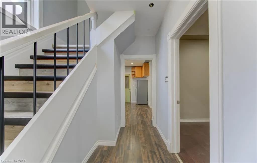 138 COURTLAND Avenue E — photo 3 of 26