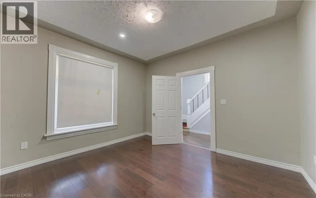 138 COURTLAND Avenue E — photo 4 of 26