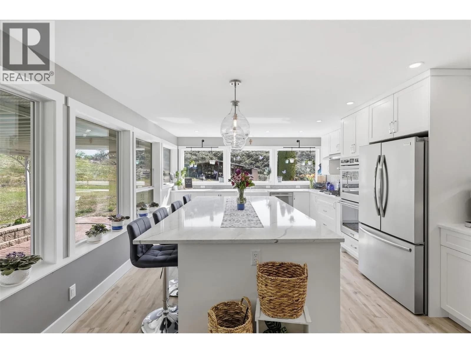 3335 SHUSWAP Road — photo 4 of 99