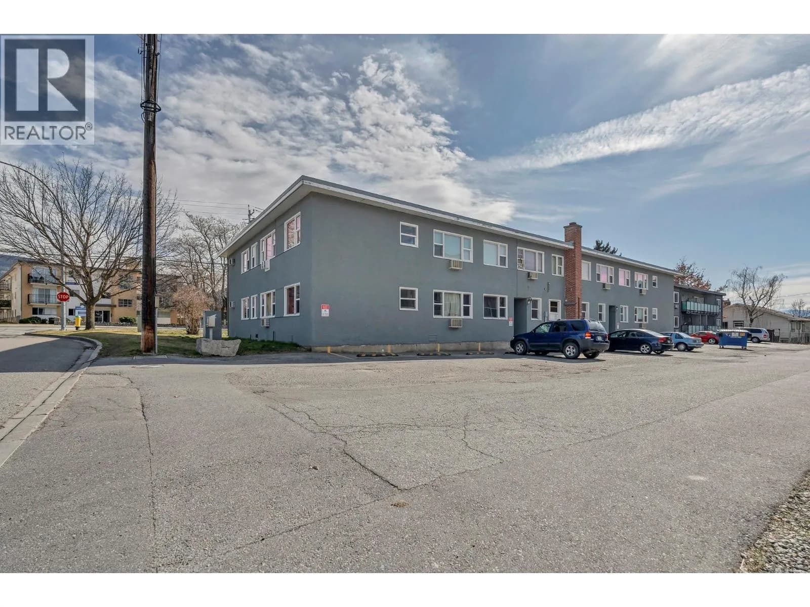 909 Fairview Road — photo 4 of 6