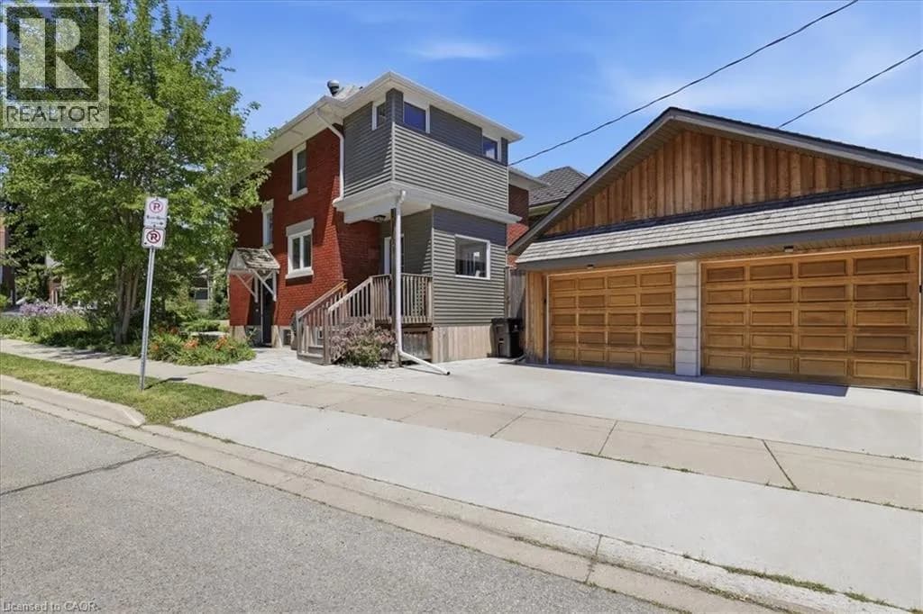 859 QUEEN'S Boulevard — photo 3 of 31
