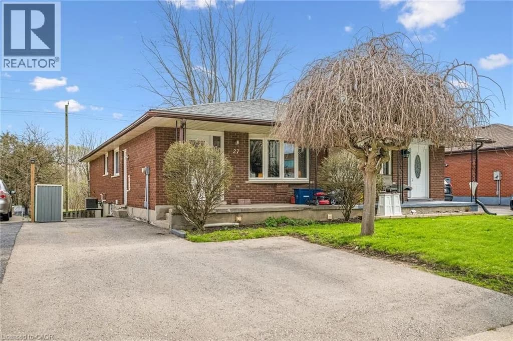 27 VICMOUNT Drive — photo 3 of 40