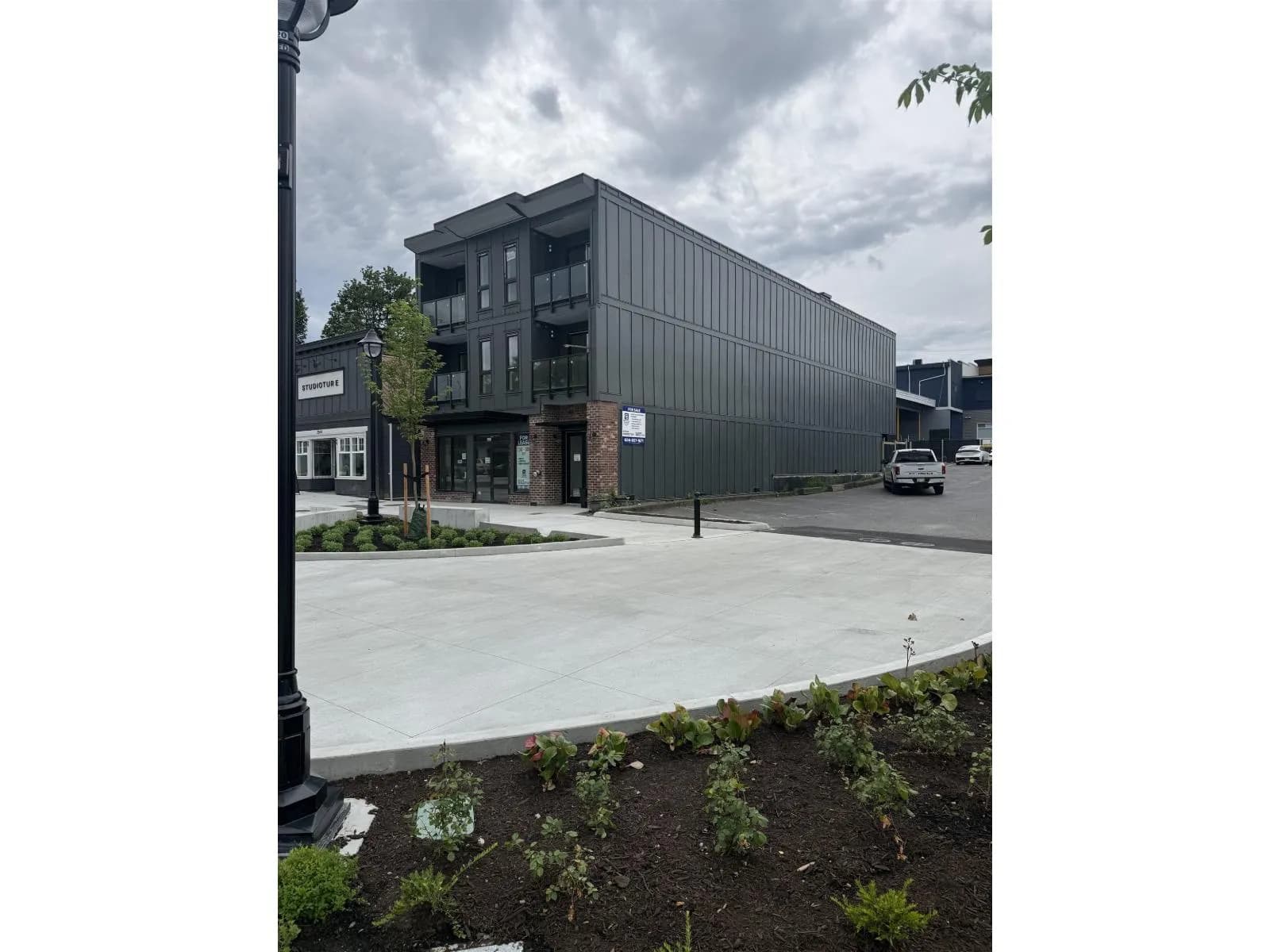 2549 MONTVUE AVENUE — photo 4 of 7