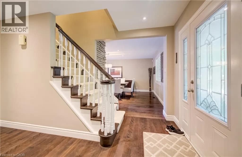 60 HUNTLEY Crescent — photo 5 of 50