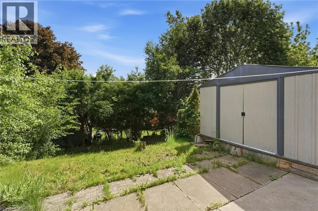 126 DINISON Crescent — photo 4 of 29