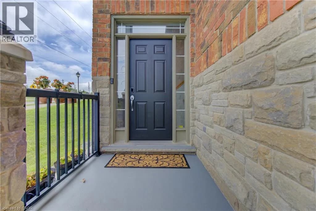 725 ZURICH Drive — photo 4 of 50