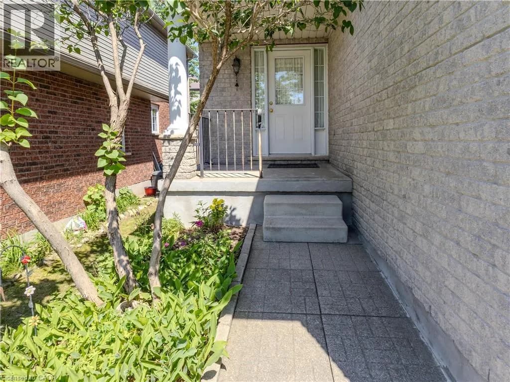 212 SLEAFORD Street — photo 3 of 42