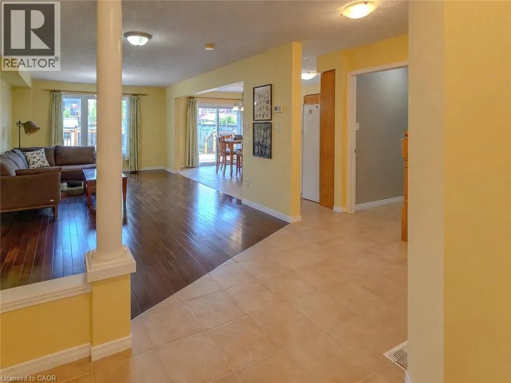 212 SLEAFORD Street — photo 4 of 42