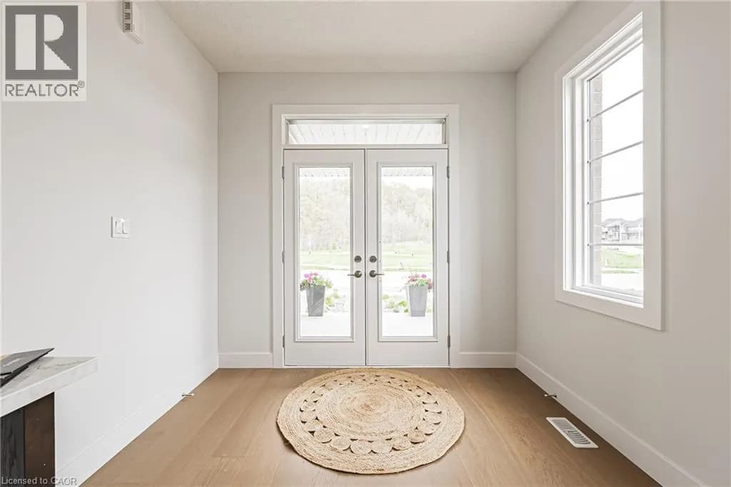 546 BENNINGER Drive — photo 2 of 38