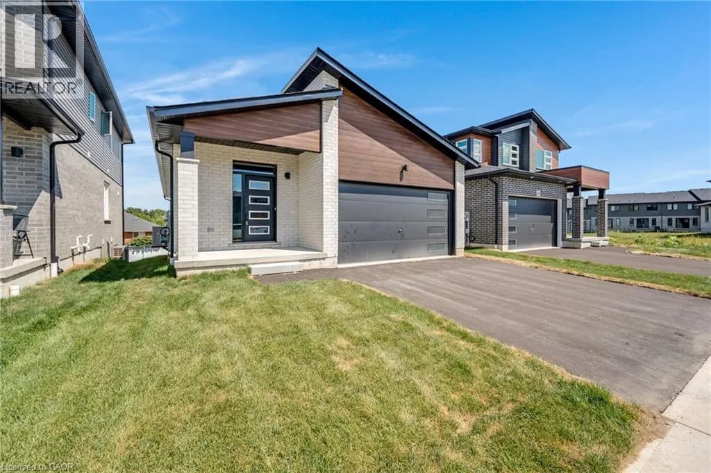 52 MOON Crescent — photo 2 of 33