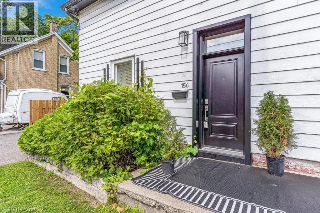 156 ST ANDREWS Street — photo 3 of 31