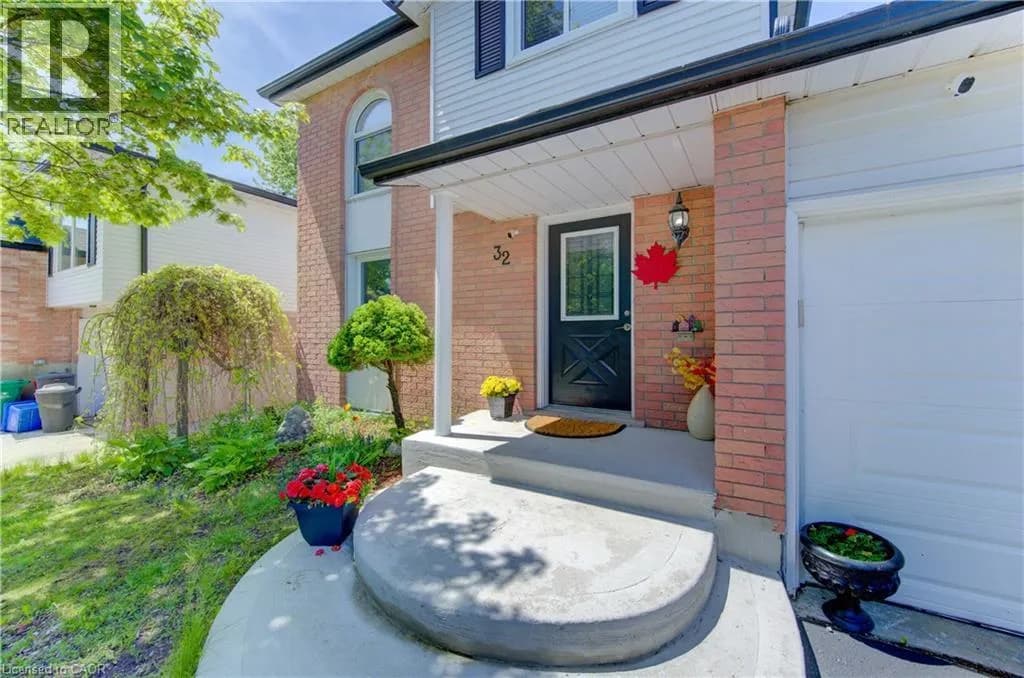 32 ENFIELD Drive — photo 3 of 35