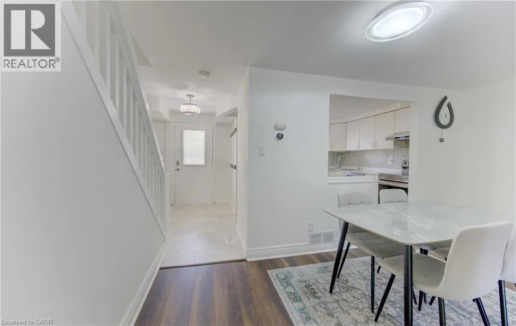 32 ENFIELD Drive — photo 4 of 35