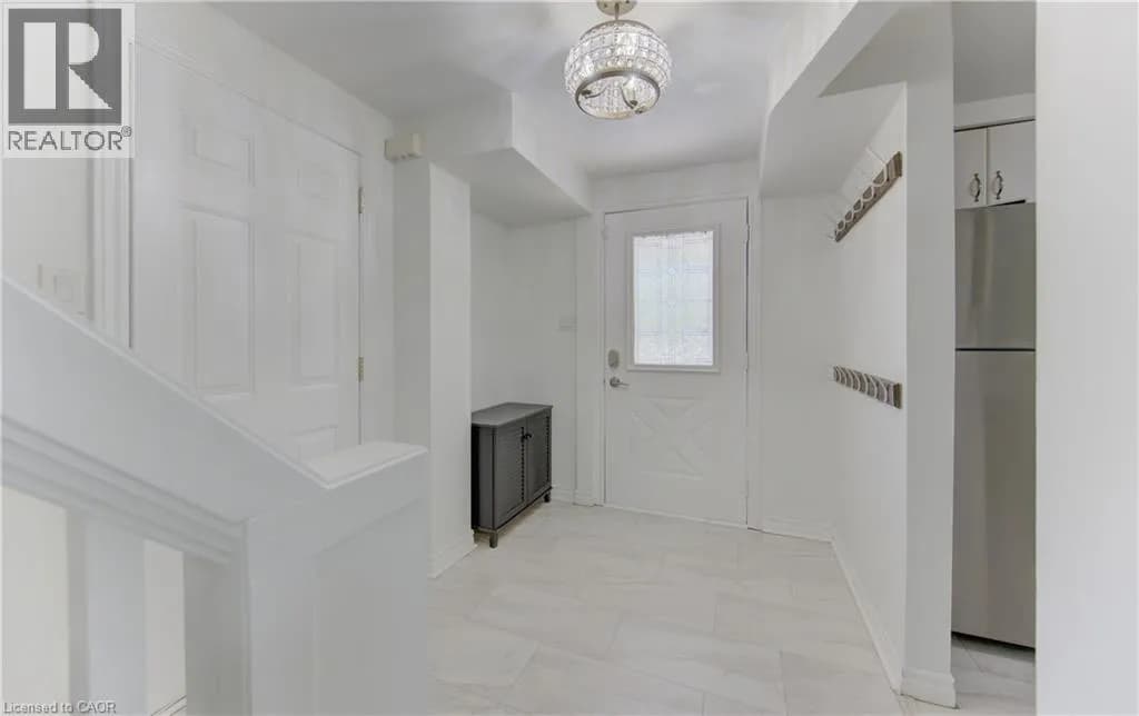 32 ENFIELD Drive — photo 5 of 35