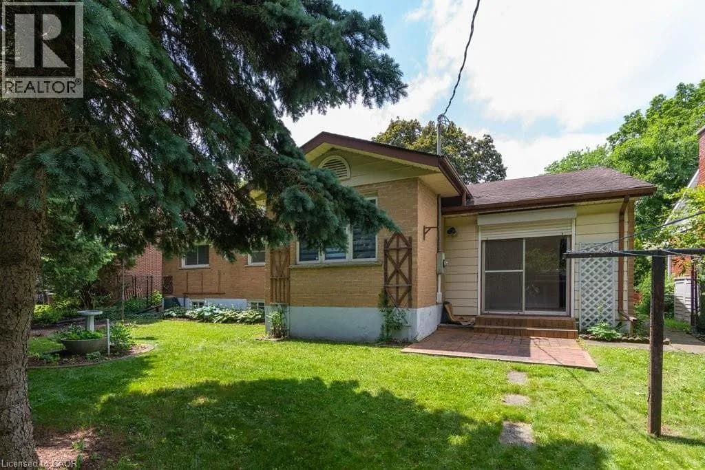 139 MACKAY Crescent — photo 4 of 27