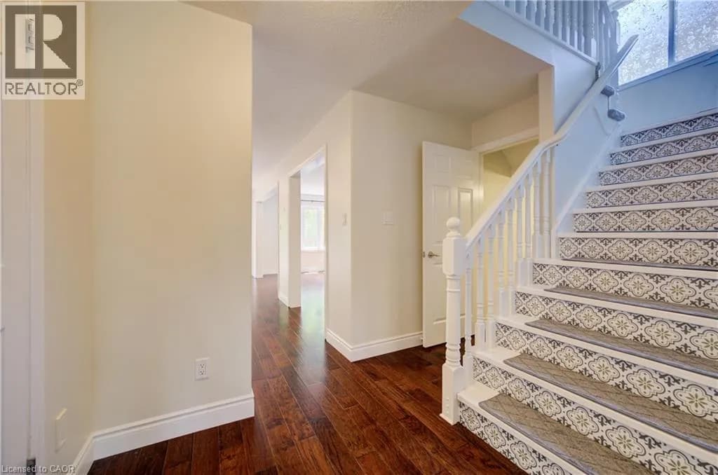 569 VIOLET Street — photo 4 of 33