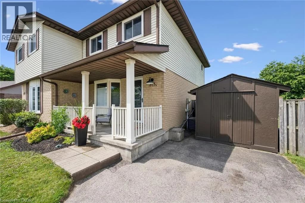 315 MAYVIEW Crescent Unit# B — photo 2 of 40