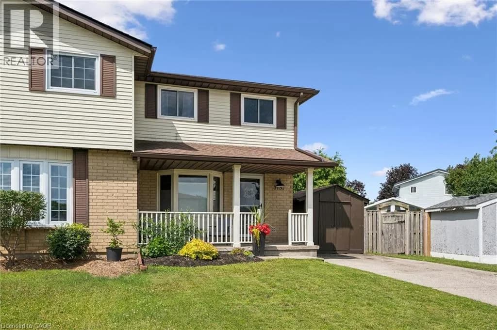 315 MAYVIEW Crescent Unit# B — photo 3 of 40