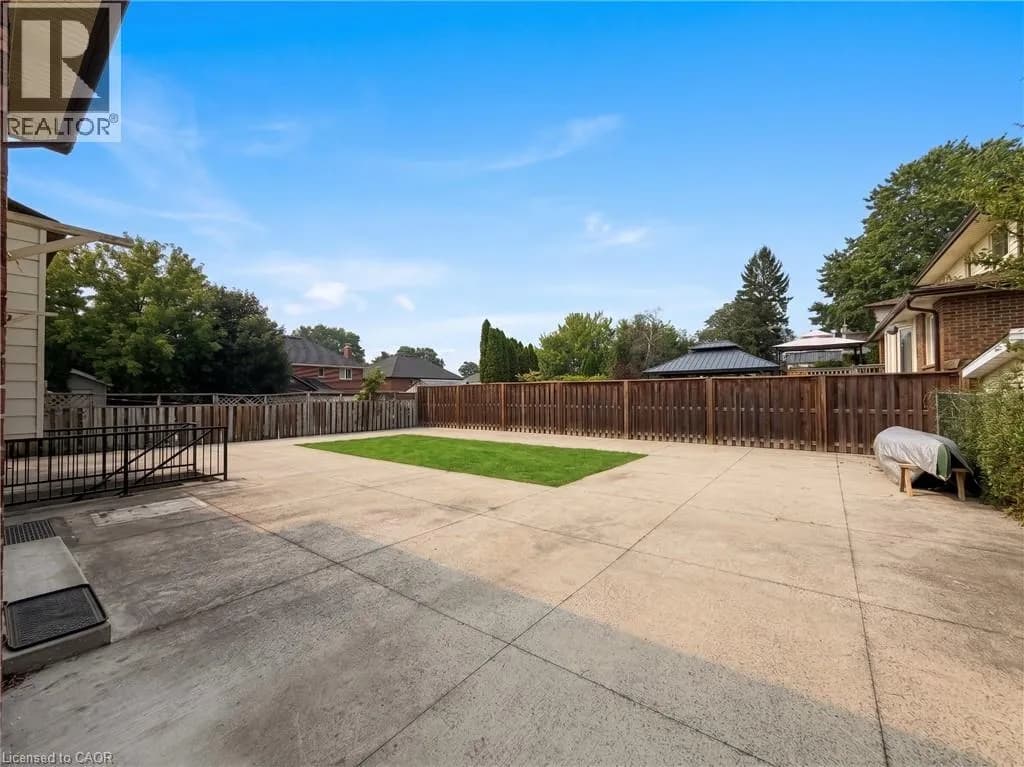 84 AMHERST Drive — photo 2 of 10