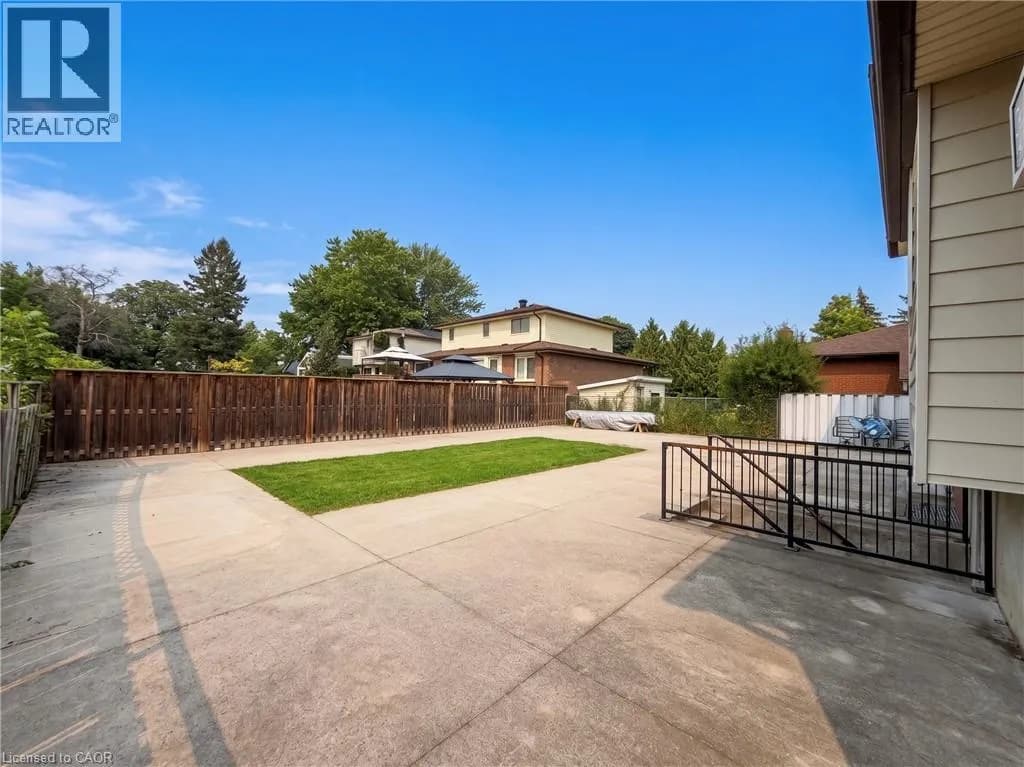84 AMHERST Drive — photo 4 of 10