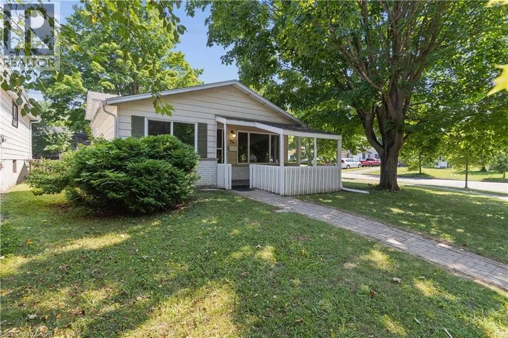 74 HELENE Crescent — photo 3 of 27
