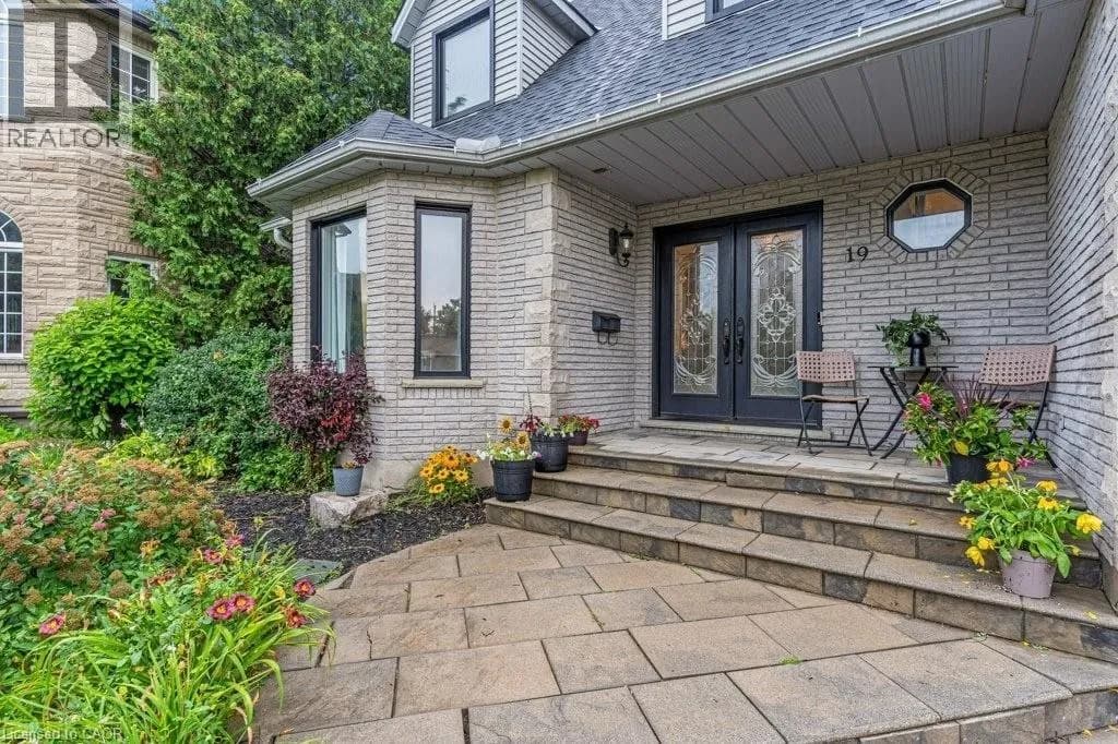 19 KENLEY Lane — photo 3 of 49