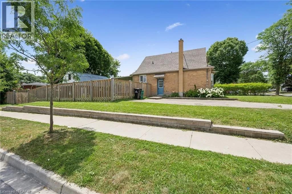 129 FLORENCE Avenue — photo 4 of 40