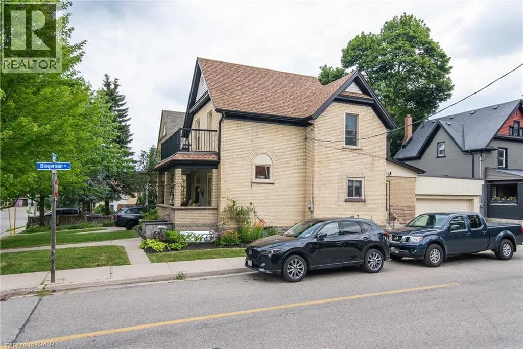32 SAMUEL Street — photo 4 of 49