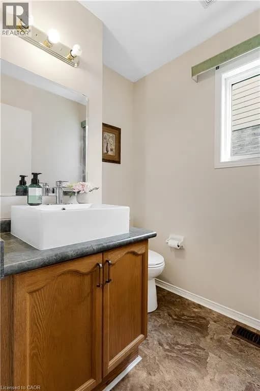 102 CHATEAU Crescent — photo 5 of 36