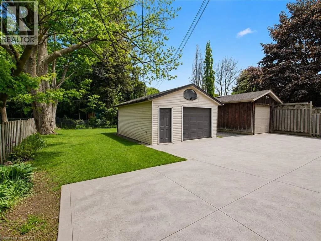 39 HENRY Street — photo 2 of 36