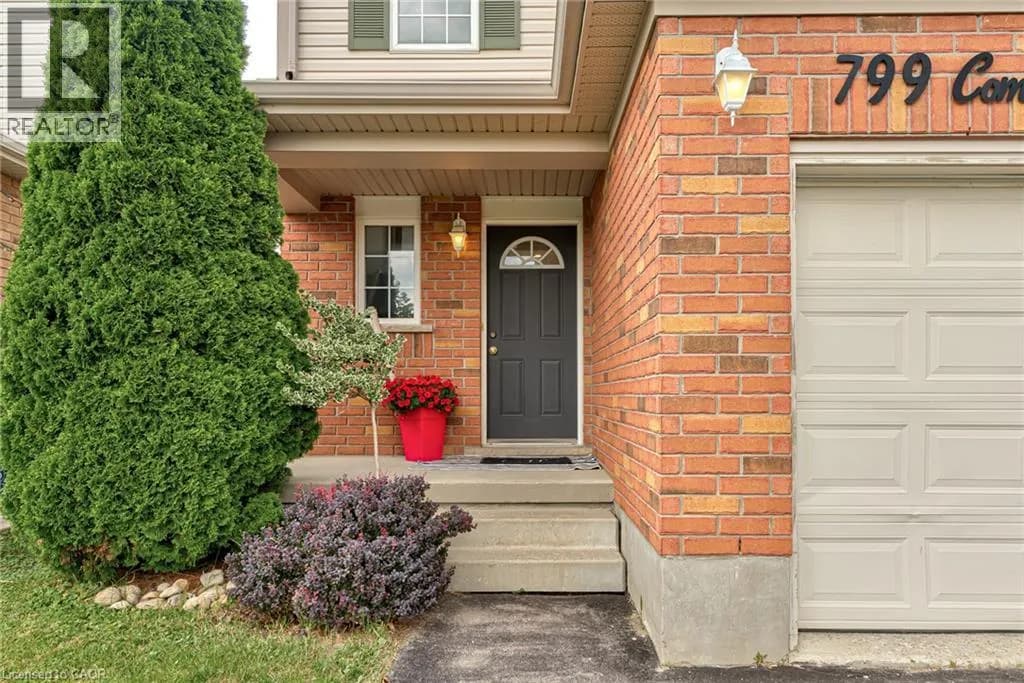799 COMMONWEALTH Crescent — photo 3 of 35