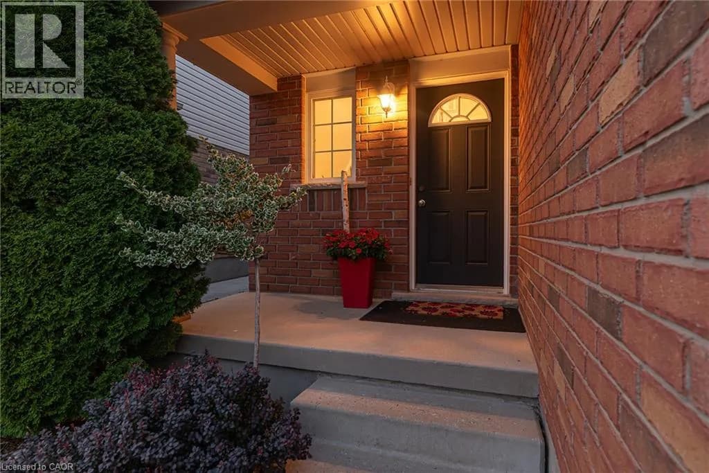 799 COMMONWEALTH Crescent — photo 4 of 35