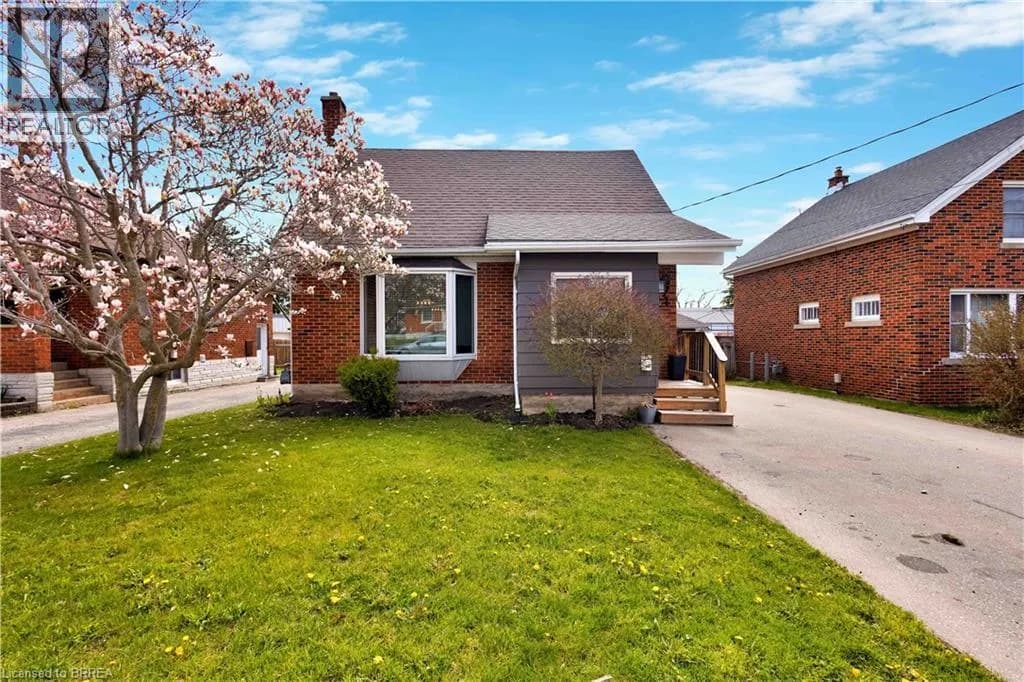 371 OTTAWA Street S — photo 3 of 48