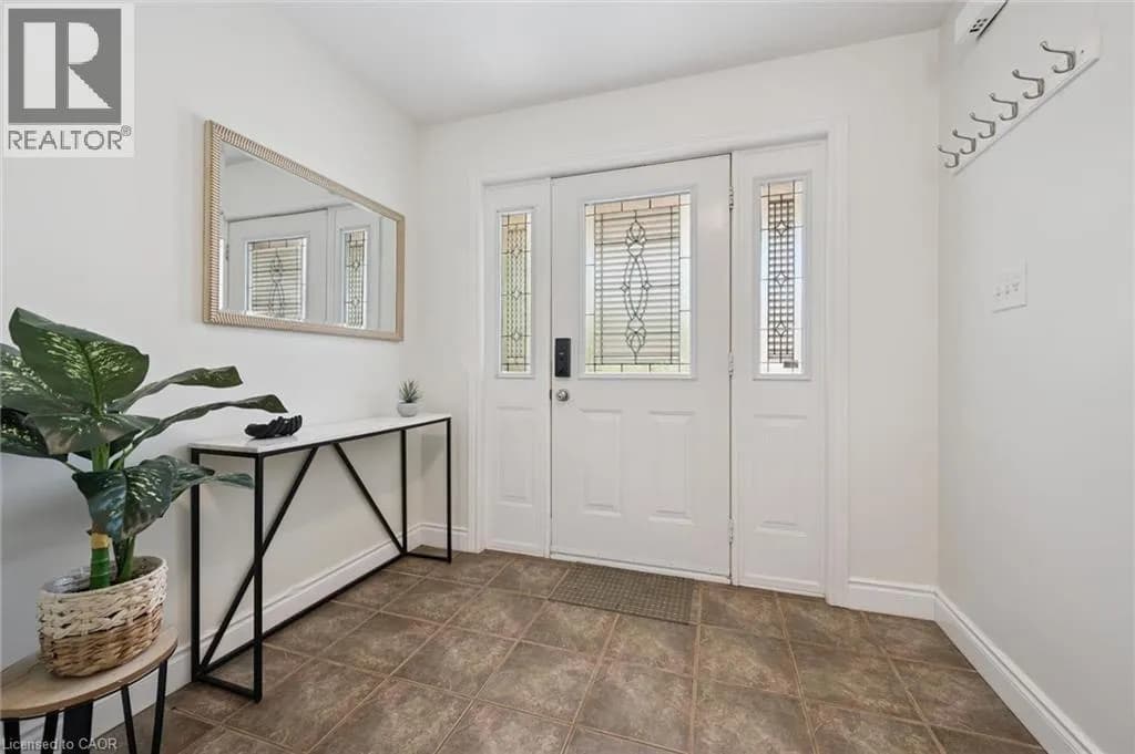 575 VIOLET Street — photo 2 of 39