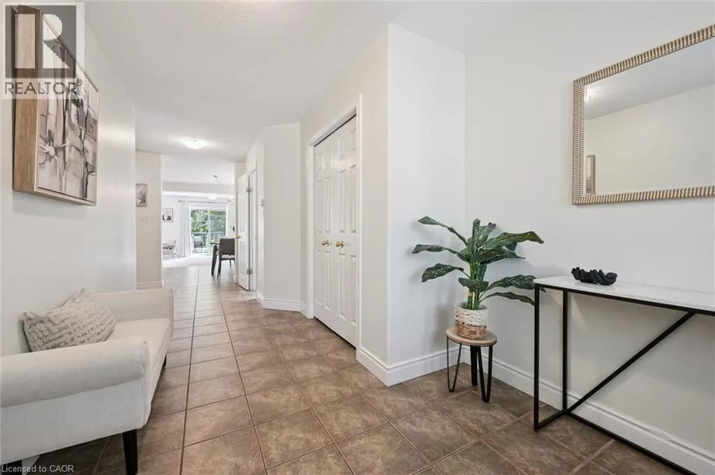 575 VIOLET Street — photo 3 of 39