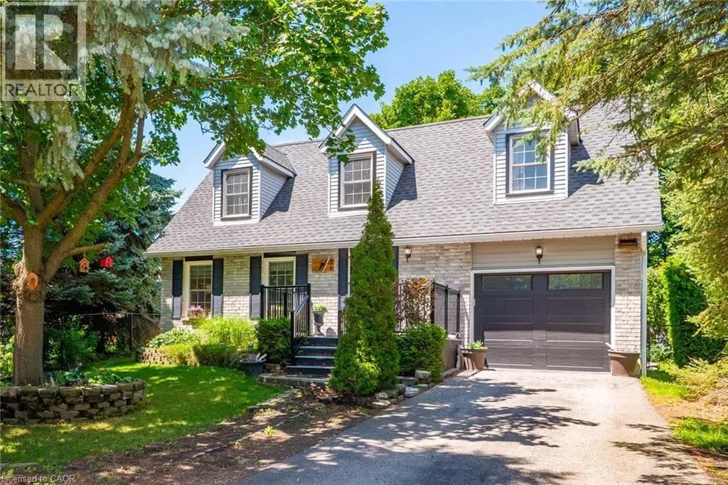 34 PEACHTREE Crescent — photo 3 of 44