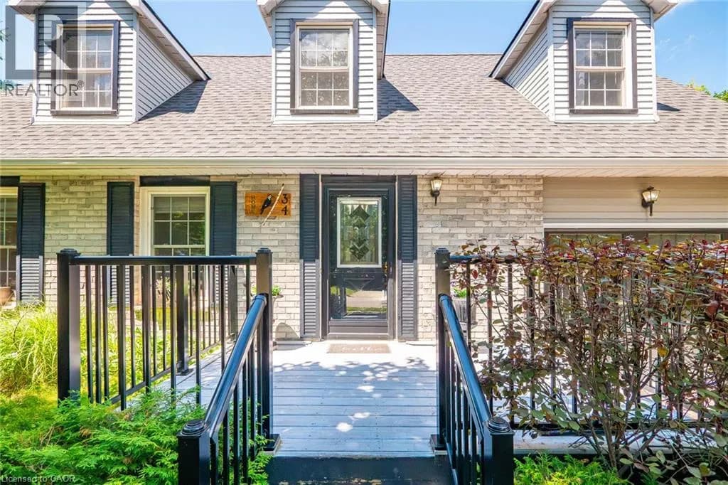 34 PEACHTREE Crescent — photo 4 of 44