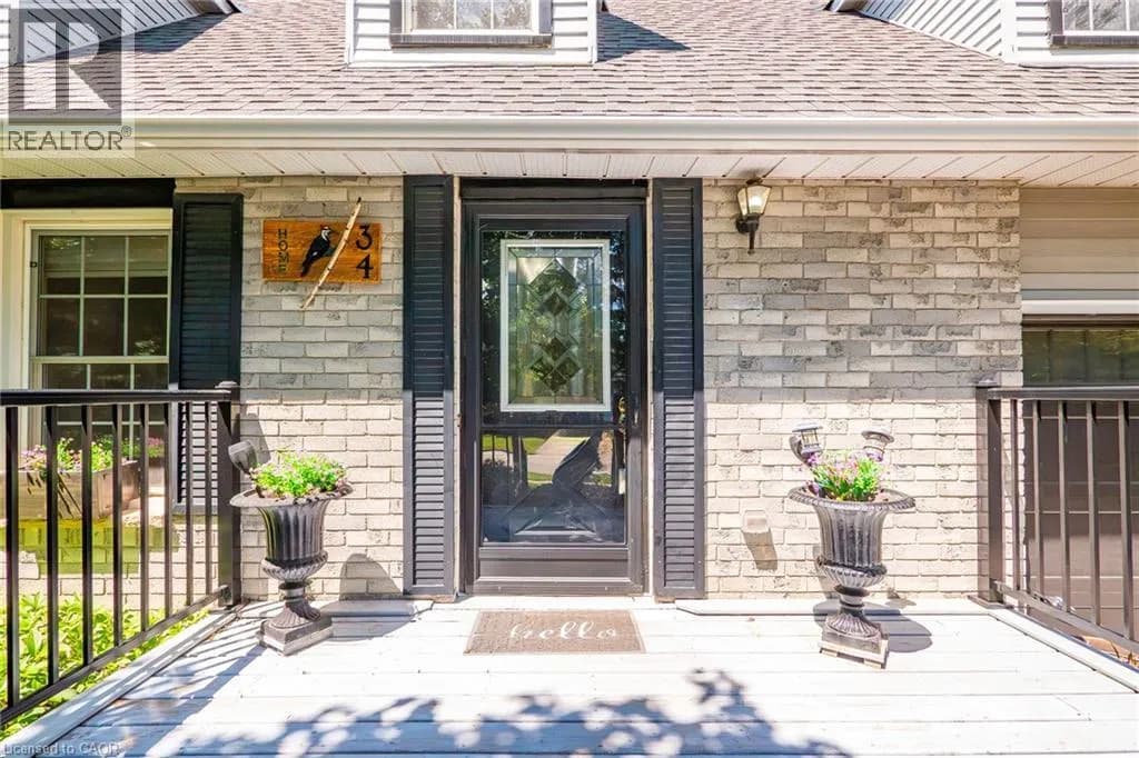 34 PEACHTREE Crescent — photo 5 of 44