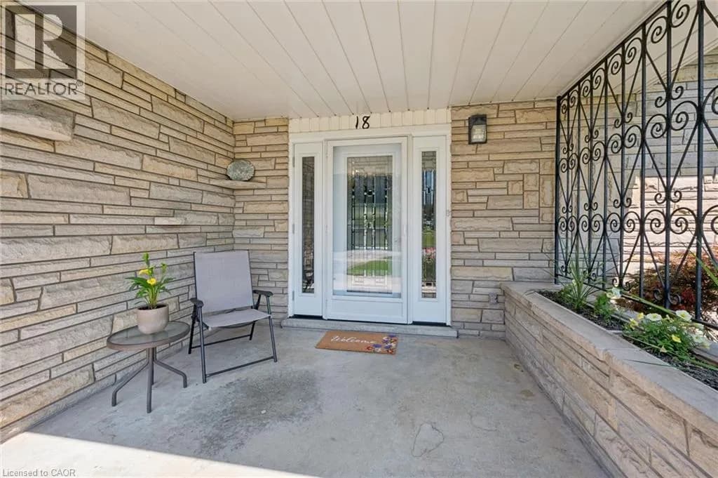 18 STRATHCONA Crescent — photo 4 of 45