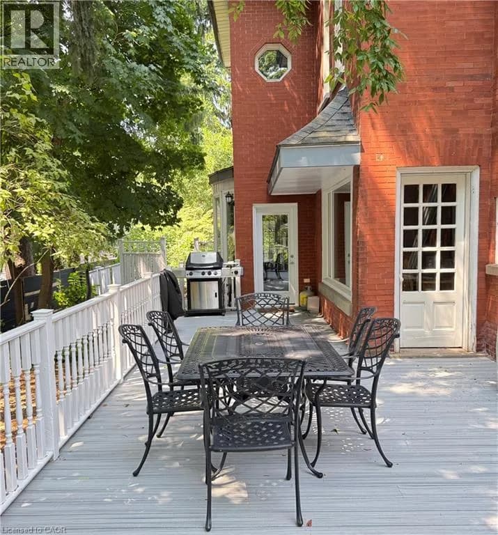 42 LANSDOWNE Road N — photo 4 of 50