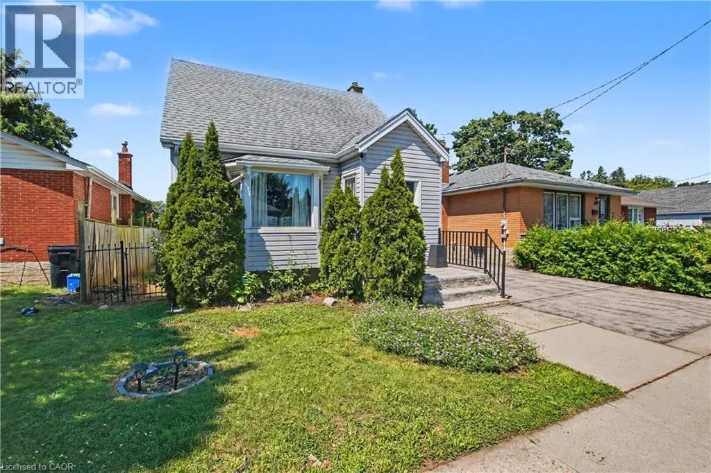 16 MERCER Road — photo 3 of 33