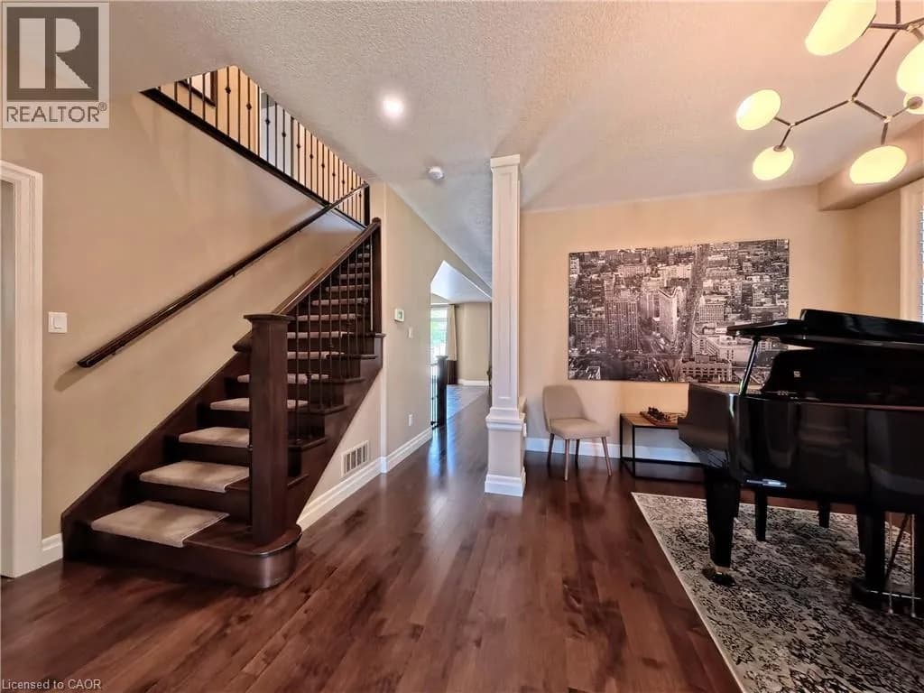 913 VALEBROOK Court — photo 4 of 50