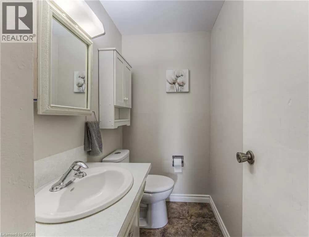 82 ROSENEATH Crescent — photo 2 of 44